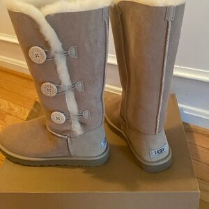 UGG  boots. Gorgeous Creme color. Size 9 $160
